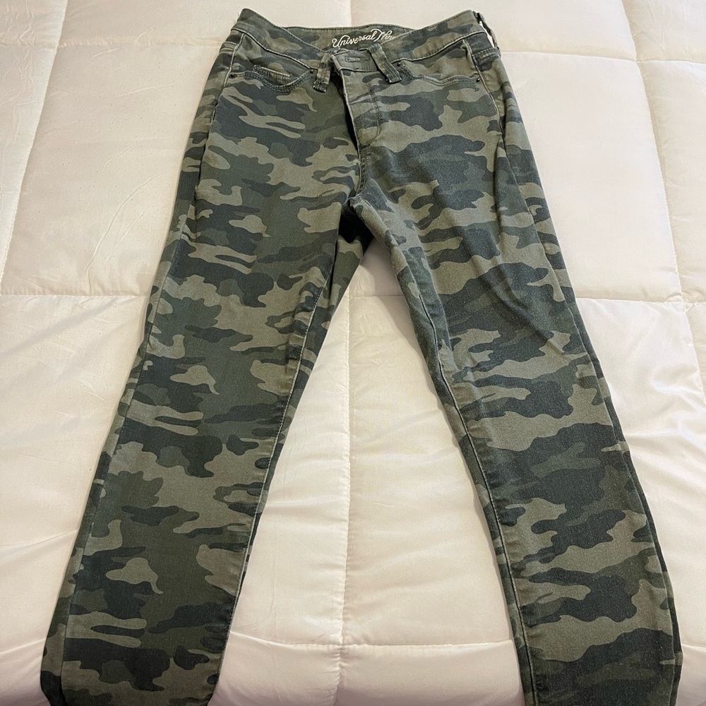 Universal thread camo pants